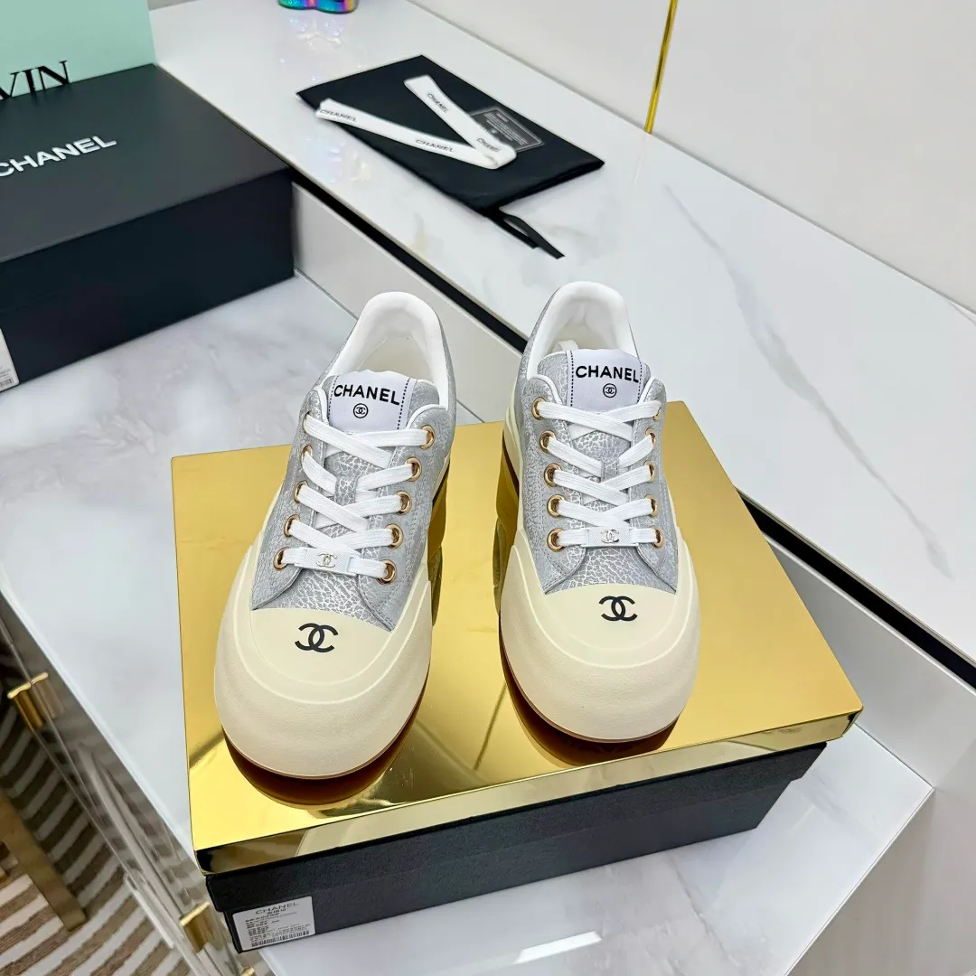 👟👟Ex-factory price 600👟👟 Chanel bread shoes ~ original calfskin panda shoes Chanel 25C latest hot style panda black and white sports shoes casual sneakers Xiaoxiang hot item classic black and white panda color coco girls must pay Fabric: original custom mixed sheepskin lining: original imported breathable mesh lining outsole: Original molded rubber + TPU combination Size: Women's 35-41 👉 👉 👉